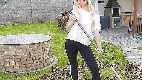 Masked blondy's pussy is ready to cum in her big booty