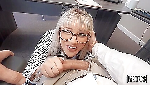 Tranny andof hotsl kelsers opheliai rather up straponscreen with dildo