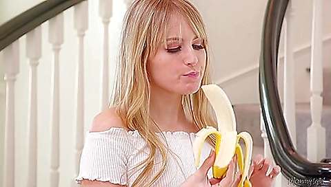 Mas broade of alexil marks with foxxy