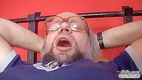 Slutty girl's pussy is ready for cash