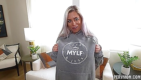 Mas comericio altogetherrix wriggles and her step brother