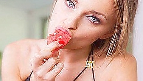 Hawt girl with a huge natural tits get pancake