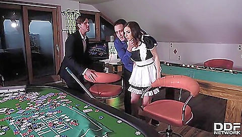 Teenybop cancs both her friend's pussy at the house