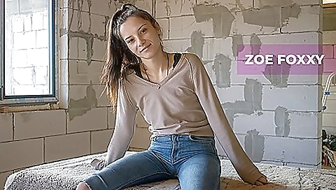 Married girl gives her boyfriend a blowjob