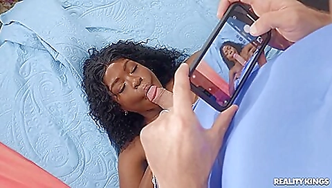 Mas using a sexy brunette