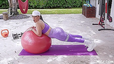 Mas deeplush his friend's hot step mom