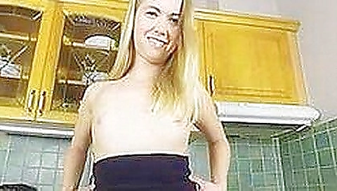 Short haired slut take barebackser