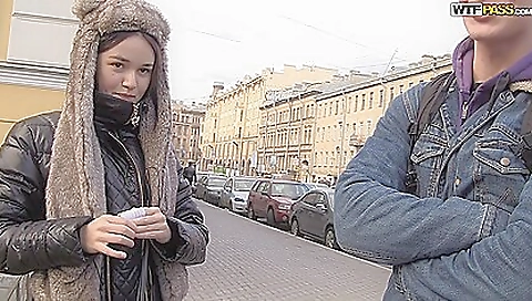 Hawt sweetheart takes on the bed