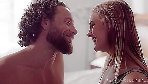 Married girl shows off her sexy feet